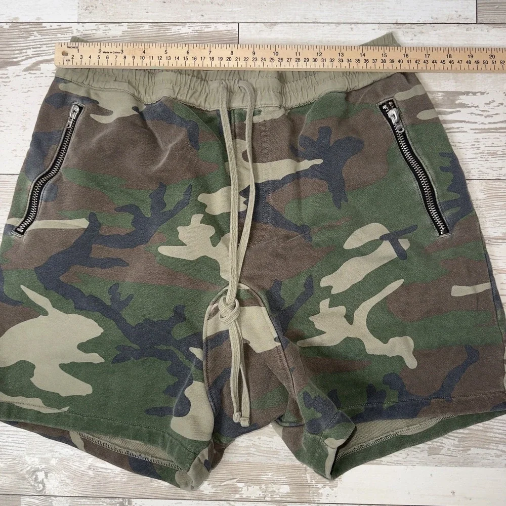 FOG Fear Of God Collection Camo Army Sweat Shorts Men's Size Large Zip Pockets